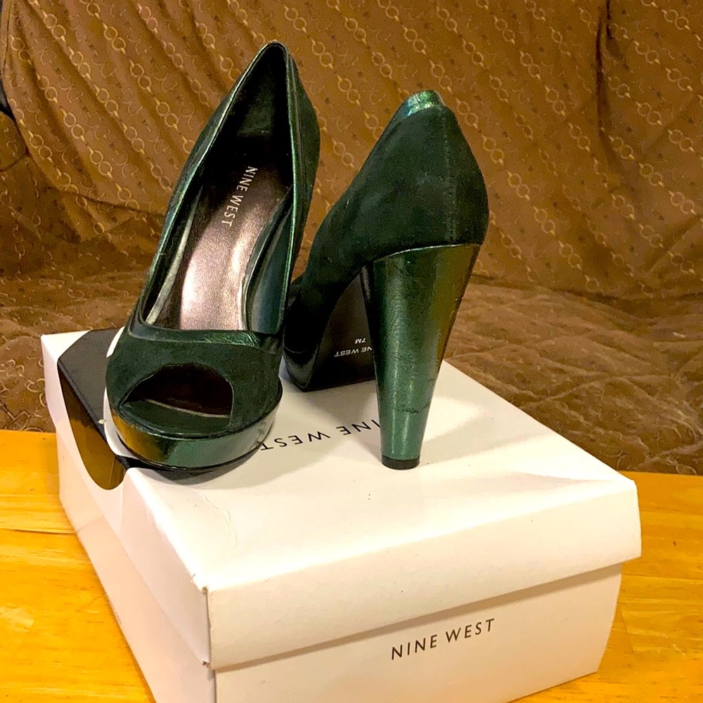 NWOT 9 West suede and shimmer peep toe platform 👠